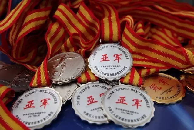 退隐天后老王，依旧走在时尚和话题前端
